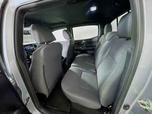 Used 2017 Toyota Tacoma TRD Sport w/ Premium & Technology Package AWD/4WD image 21