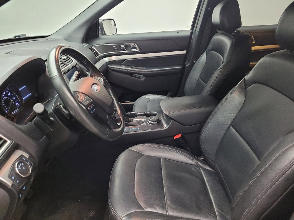 Used 2017 Ford Explorer XLT w/ Equipment Group 202A AWD/4WD image 17