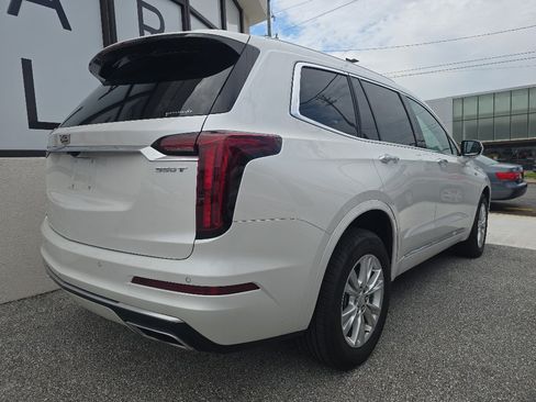 Certified 2025 Cadillac XT6 Luxury AWD/4WD image 4