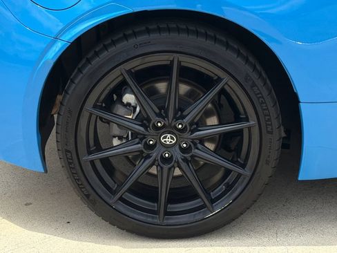 Used 2022 Toyota GR86 Premium RWD image 7