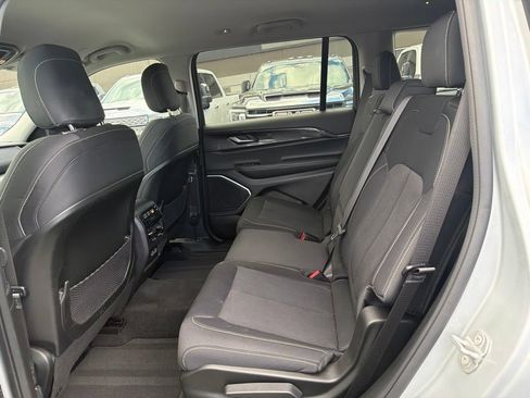 Used 2022 Jeep Grand Cherokee L Laredo w/ Luxury Tech Group I AWD/4WD image 9