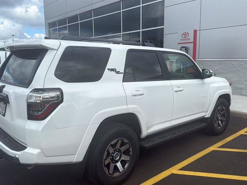 Used 2024 Toyota 4Runner TRD Off-Road Premium w/ Off Road Premium Plus Package AWD/4WD image 5