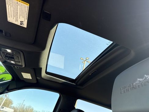 Used 2022 Chevrolet Silverado 1500 High Country w/ Technology Package image 25