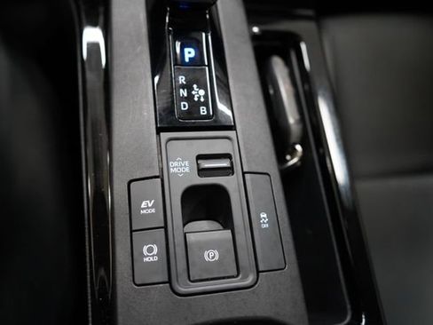 Used 2023 Toyota Prius LE AWD/4WD image 37