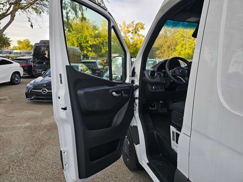 Used 2024 Mercedes-Benz Sprinter 3500 image 18