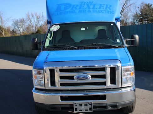 Used 2014 Ford E-350 and Econoline 350 Super Duty image 2