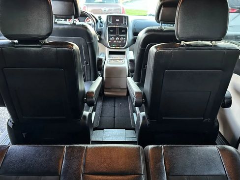 Used 2019 Dodge Grand Caravan SXT image 21