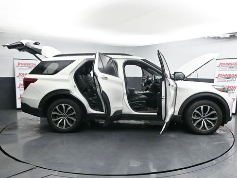 Used 2020 Ford Explorer ST w/ Premium Technology Package image 27