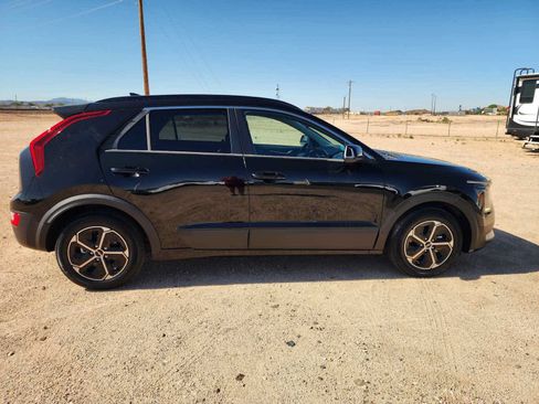 Used 2023 Kia Niro EX FWD image 4