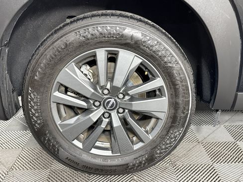 Used 2024 Nissan Pathfinder S FWD image 32