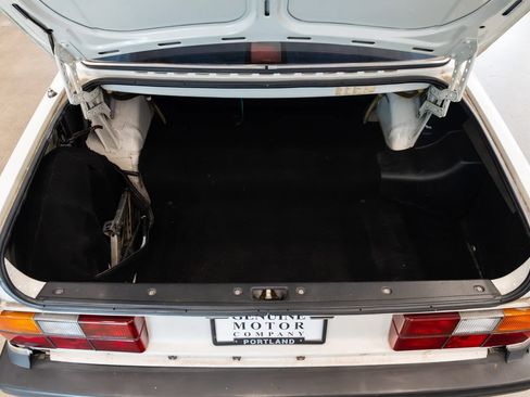 Used 1989 Volvo 240 DL RWD image 8