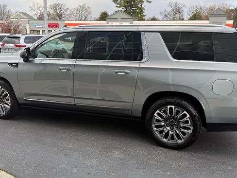 Used 2024 GMC Yukon XL Denali Ultimate image 51