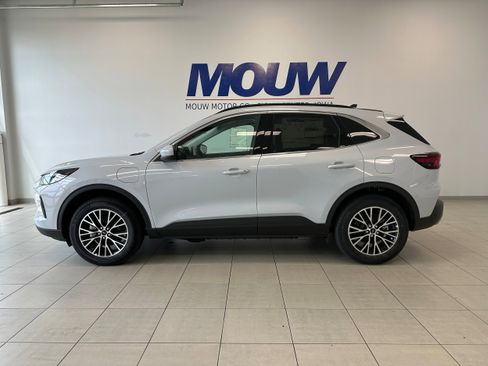 New 2025 Ford Escape SE image 24