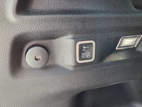 Used 2023 Jeep Grand Cherokee L Laredo RWD image 10