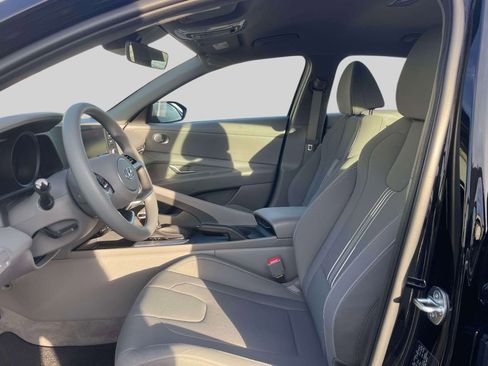 Used 2023 Hyundai Elantra SEL w/ Preferred Accessory Package image 15