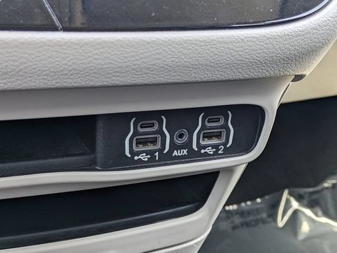 Used 2022 Chrysler Voyager LX FWD image 30