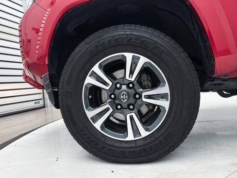 Used 2017 Toyota Tacoma TRD Sport image 13