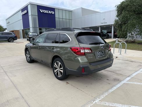 Used 2018 Subaru Outback 2.5i Limited AWD/4WD image 4