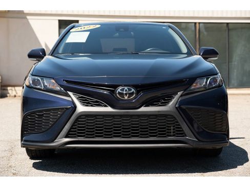 Used 2022 Toyota Camry SE image 3