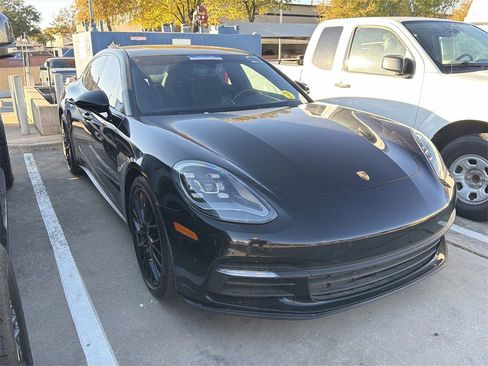 Used 2019 Porsche Panamera image 2