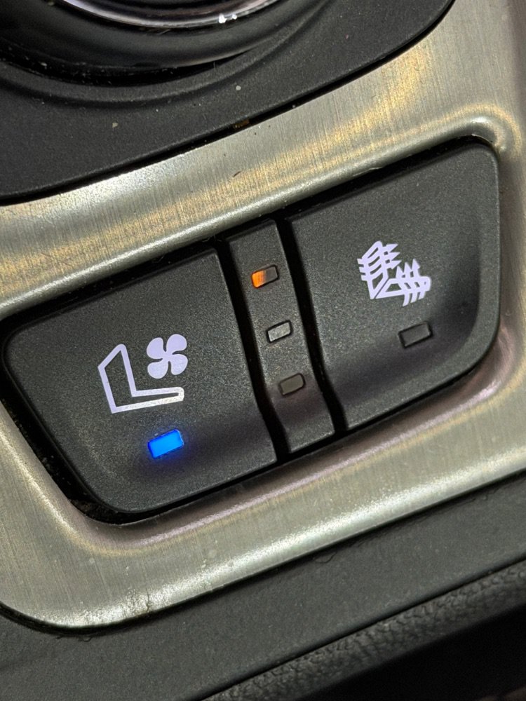 Used 2018 GMC Terrain Denali w/ Comfort Package FWD image 34