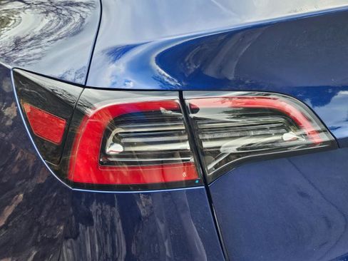 Used 2023 Tesla Model Y Long Range image 28