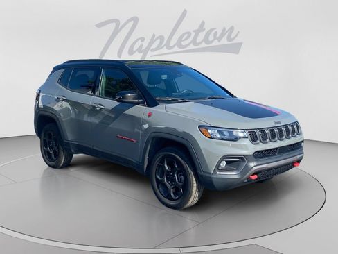 Used 2024 Jeep Compass Trailhawk AWD/4WD image 8