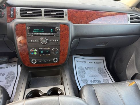 Used 2011 Chevrolet Suburban LT w/ Texas Edition RWD image 11