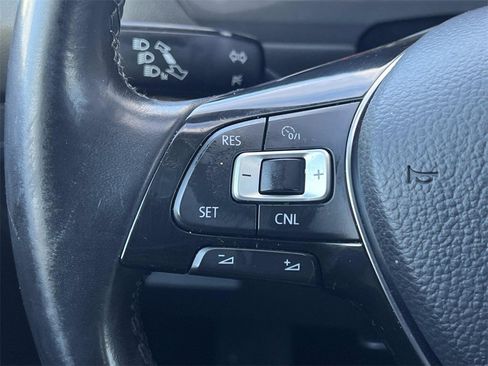 Used 2018 Volkswagen Tiguan SE w/ Panoramic Sunroof Package image 24