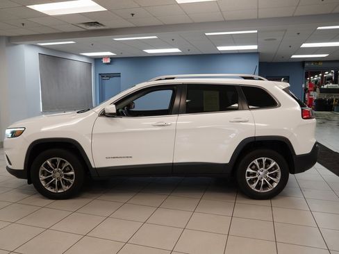 Used 2020 Jeep Cherokee Latitude Plus image 2