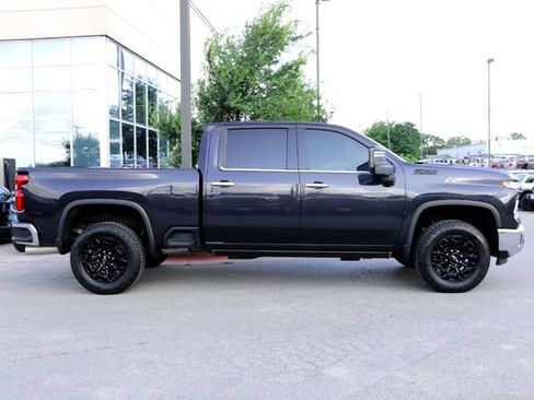Used 2024 Chevrolet Silverado 2500 LTZ w/ LTZ Convenience Package AWD/4WD image 4