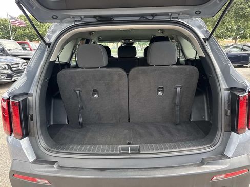 Used 2023 Kia Sorento LX FWD image 9