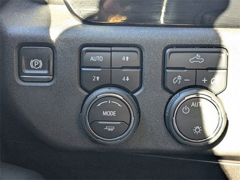 Used 2025 Chevrolet Silverado 1500 LT image 22