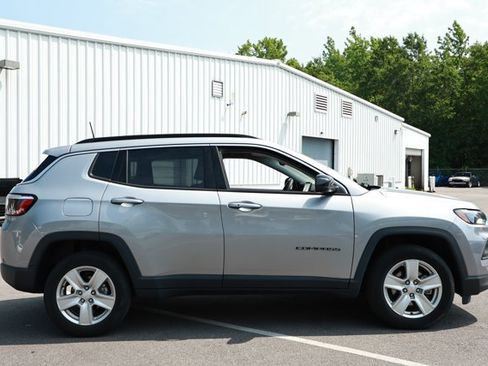 Certified 2022 Jeep Compass Latitude AWD/4WD image 3