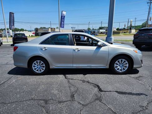 Used 2013 Toyota Camry LE FWD image 12