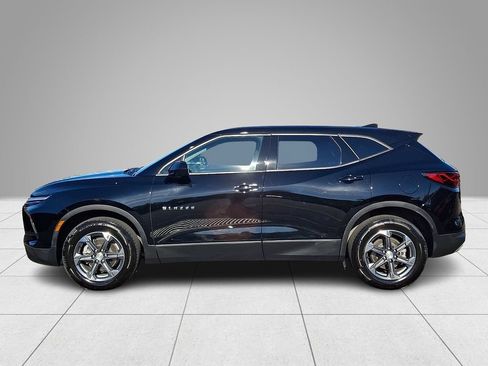 Used 2025 Chevrolet Blazer LT AWD/4WD image 9
