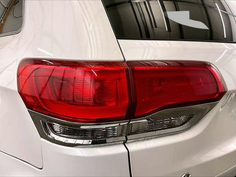 Used 2020 Jeep Grand Cherokee Overland AWD/4WD image 29