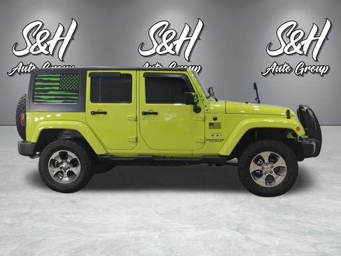 Used 2016 Jeep Wrangler Unlimited Sahara w/ Connectivity Group AWD/4WD image 15