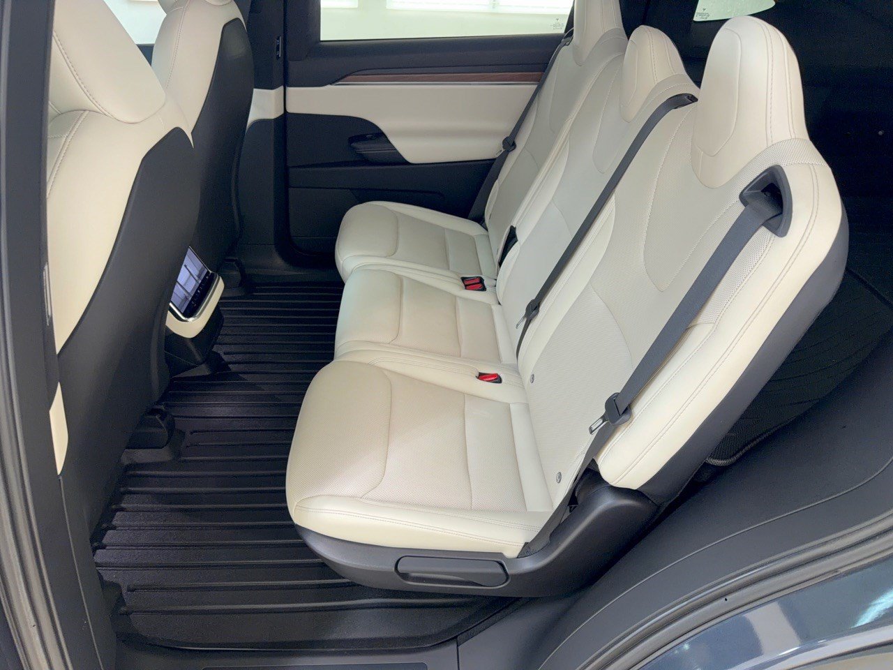 Used 2023 Tesla Model X AWD/4WD image 24