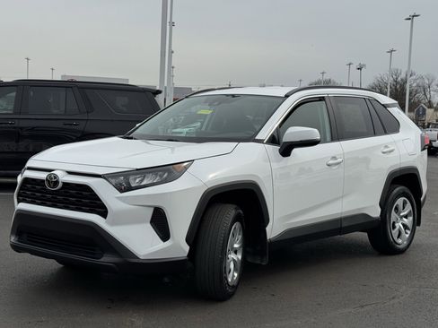 Used 2021 Toyota RAV4 LE image 15