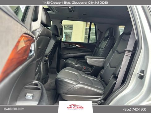 Used 2015 Cadillac Escalade Premium image 24
