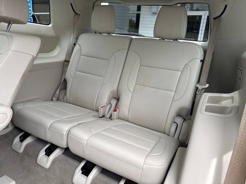 Used 2021 GMC Acadia Denali w/ Denali Technology Package FWD image 37