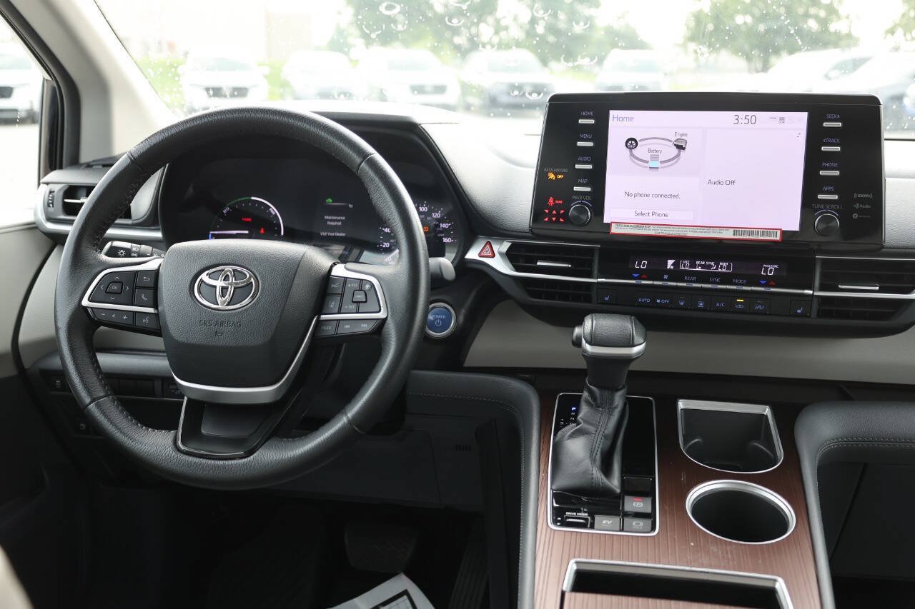 Used 2023 Toyota Sienna XLE FWD image 23