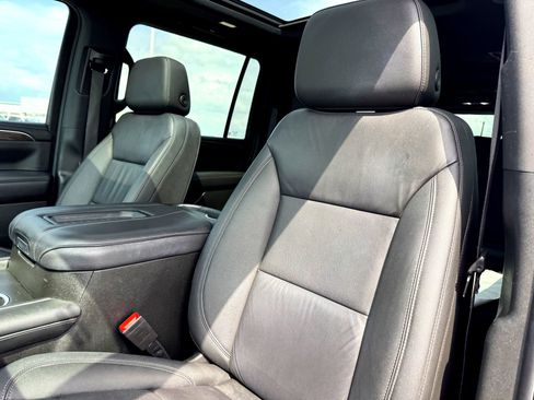 Used 2022 Chevrolet Suburban Z71 w/ Luxury Package image 13