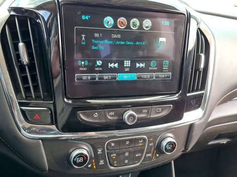 Used 2018 Chevrolet Traverse LT image 14