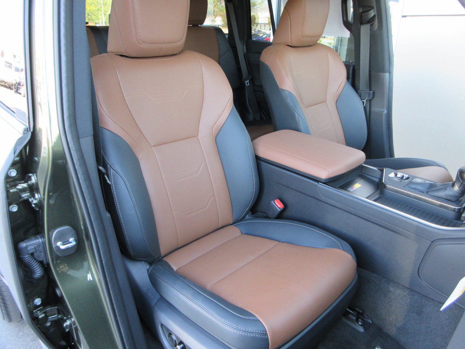 Used 2026 Lexus GX 550 w/ Accessory Package (2T) AWD/4WD image 30
