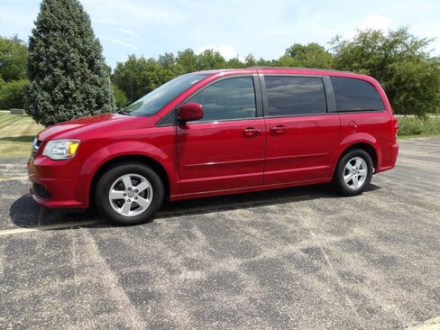 Used 2012 Dodge Grand Caravan SXT image 8