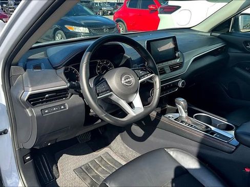 Certified 2025 Nissan Altima 2.5 SR image 14