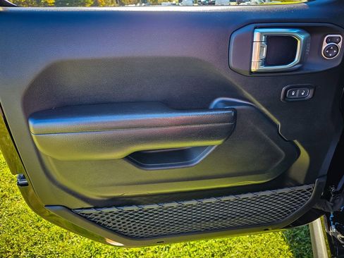 Certified 2021 Jeep Wrangler Willys image 10