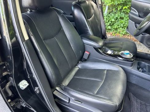 Used 2015 Nissan Leaf SL FWD image 24